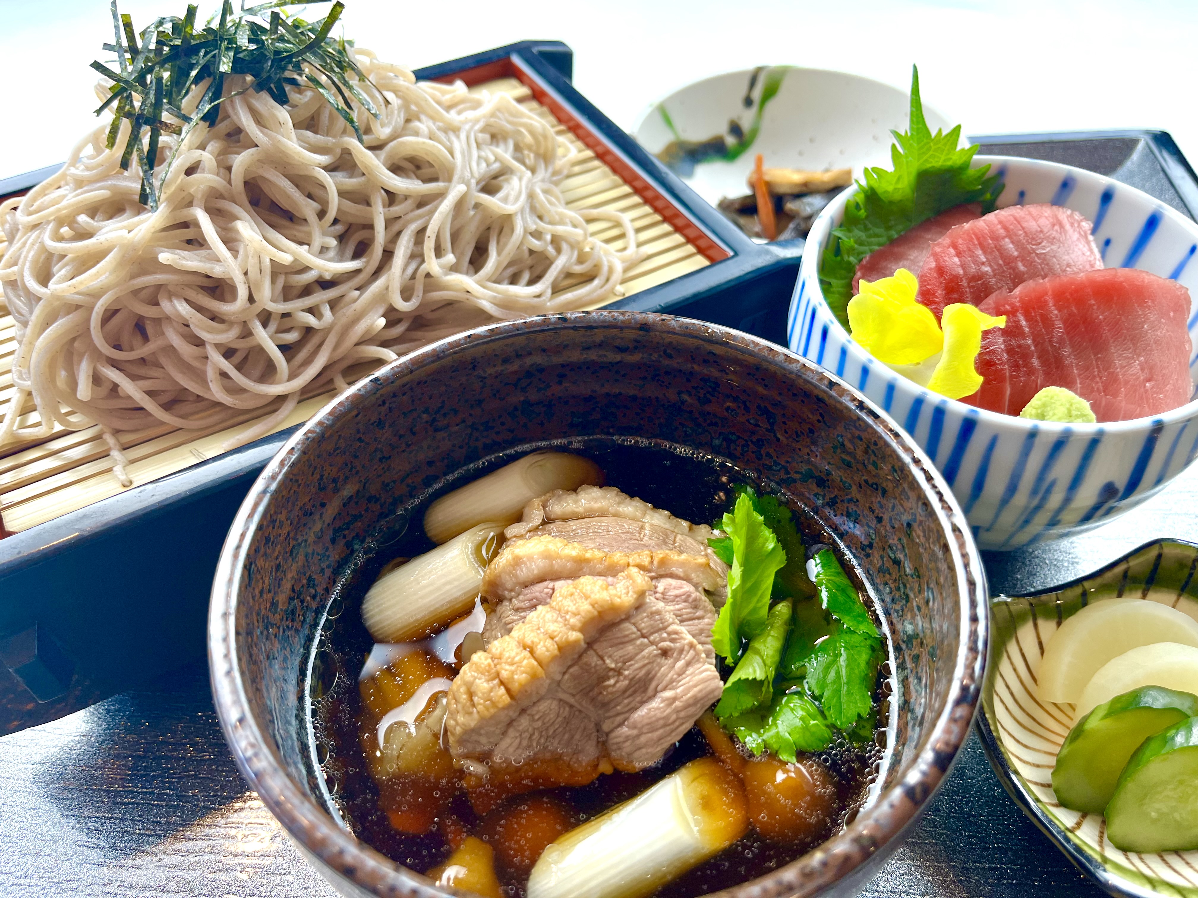 鴨つけそばと本日の小丼.jpg